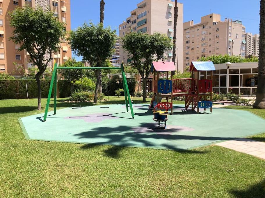 Precioso Apartamento En Urbanizacion Junto Al Mar. Alicante Esterno foto