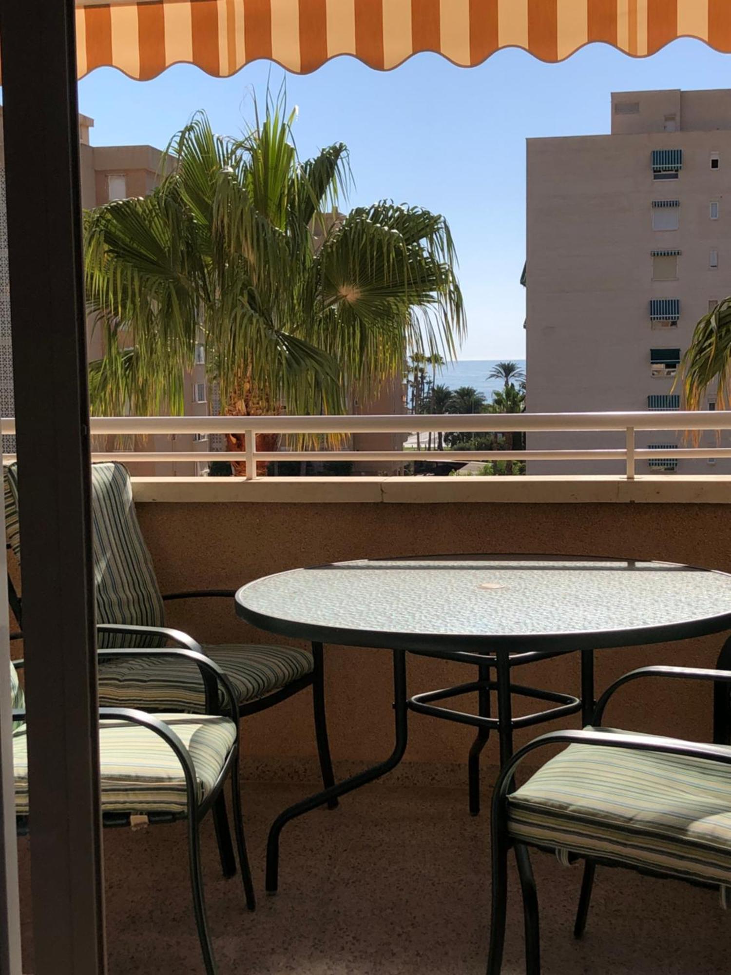 Precioso Apartamento En Urbanizacion Junto Al Mar. Alicante Esterno foto