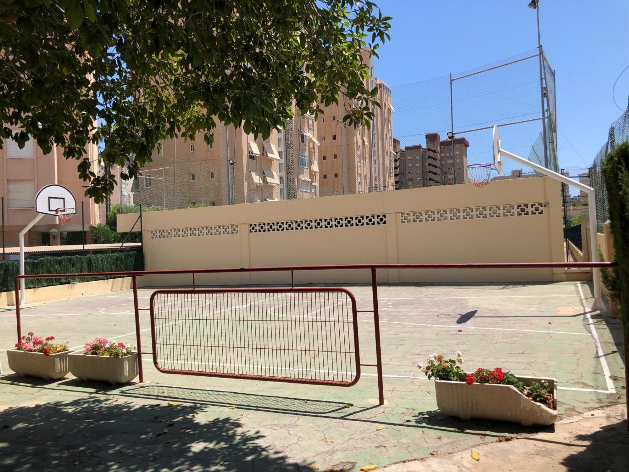 Precioso Apartamento En Urbanizacion Junto Al Mar. Alicante Esterno foto